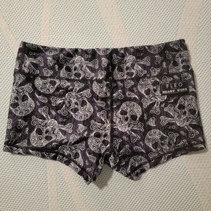 Rare Beastworx/Fleo Paisley Skulls - M